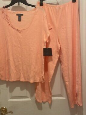 STYLISH PAJAMA NWT Size M LIZ CLAIBORNE PEACH CAPRI with EMBROIDERY